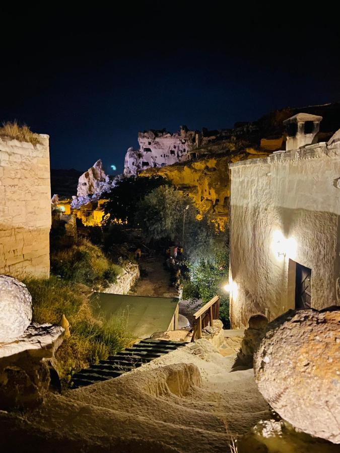 Hotel The Village Cave 2*