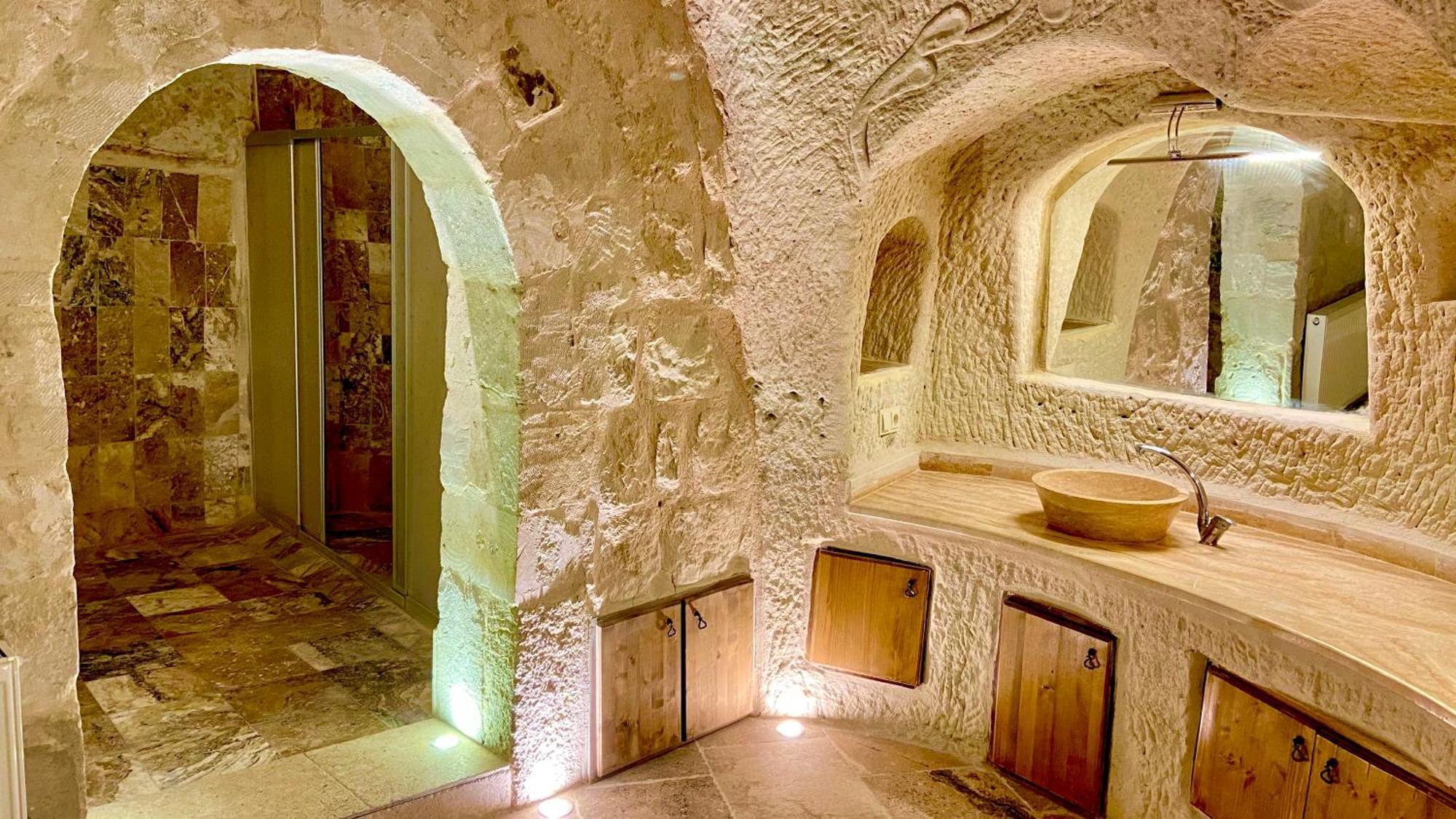 Hotel The Village Cave 2*