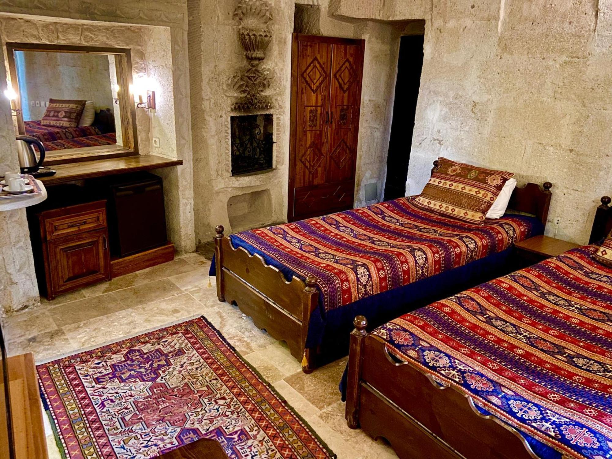 Hotel The Village Cave